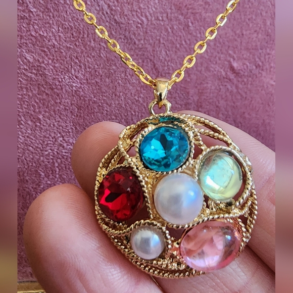 Beautiful Gemstone Necklace Set - Picture 5 of 10